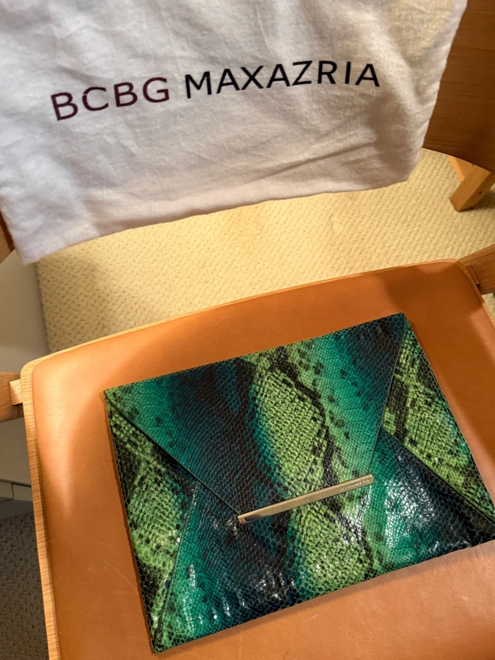 BCBGMAXAZRIA Green Snake-Print Envelope Clutch